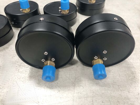 ৪-ইঞ্চি (১০০মিমি) এয়ার রিসিভার ট্যাঙ্ক প্রেসার গেজ, ০-১.৬এমপিএ রেঞ্জ এবং কালার-কোডেড সেফটি জোন সহ